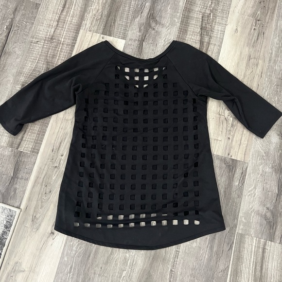 Women’s Top - Picture 1 of 5